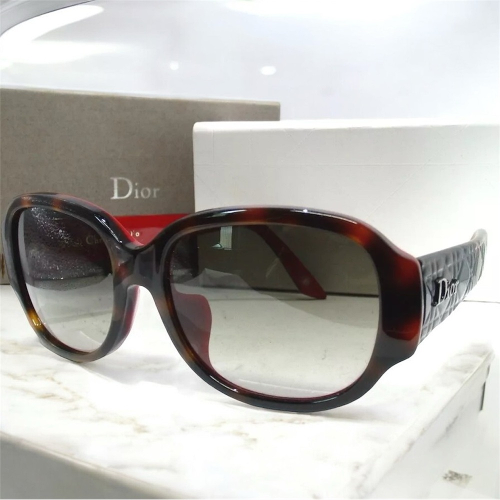 Lady in Dior Sunglasses 😍🔥